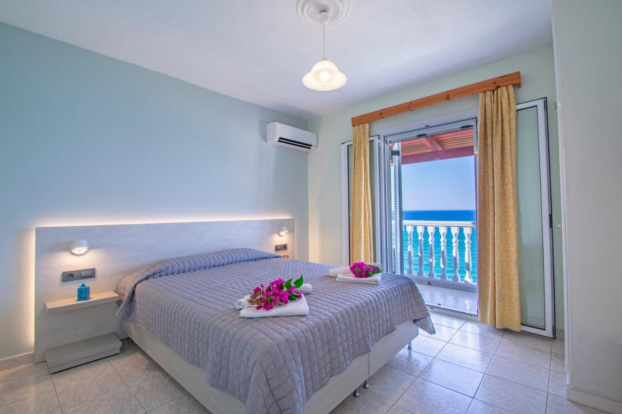 Baywatch Apartments On The Beach By "Elite" Amoudi Esterno foto