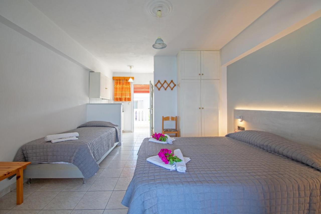 Baywatch Apartments On The Beach By "Elite" Amoudi Esterno foto