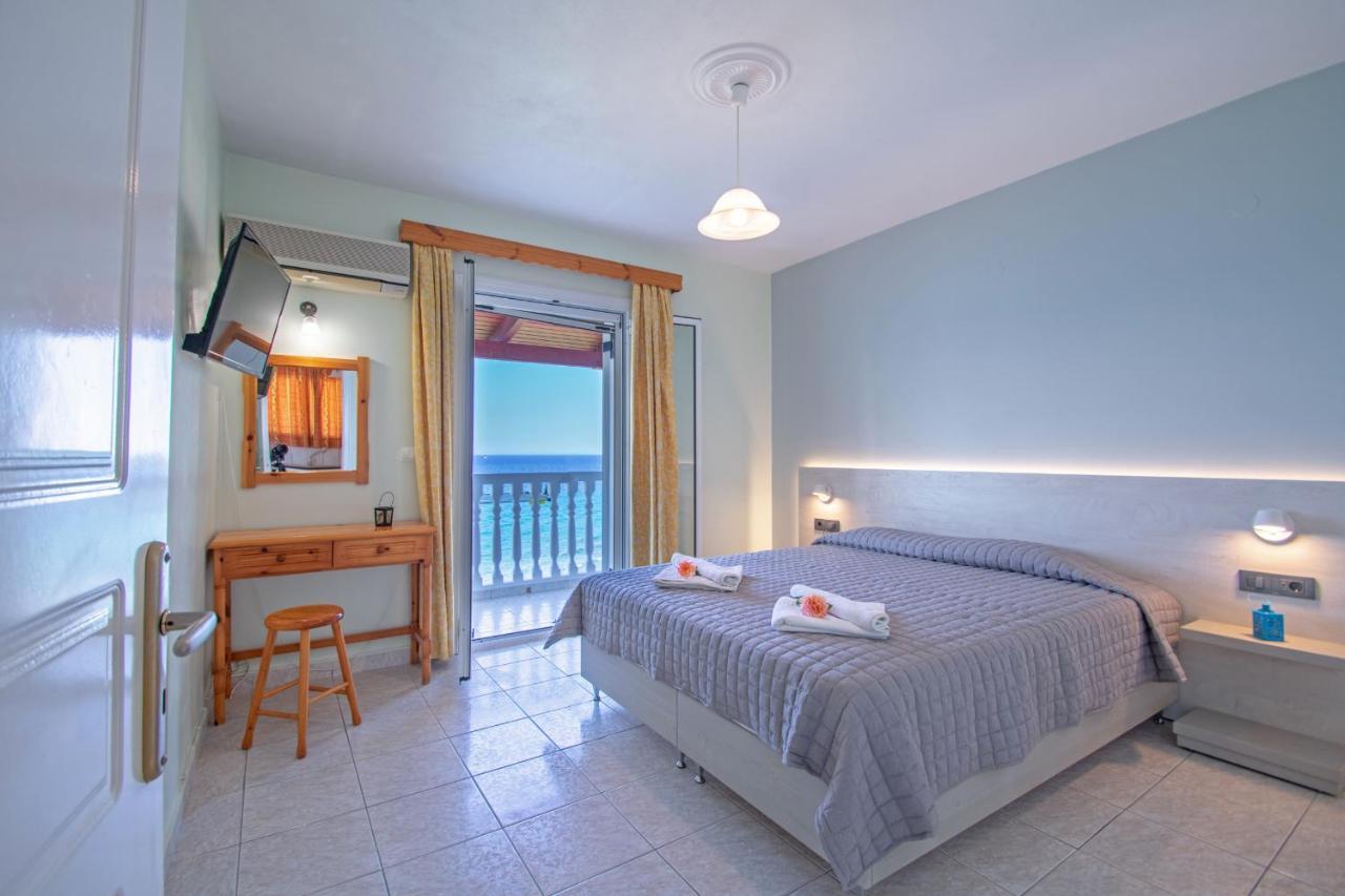 Baywatch Apartments On The Beach By "Elite" Amoudi Esterno foto