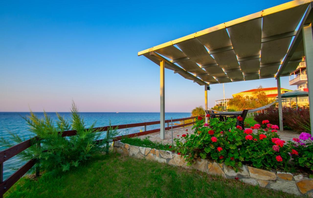 Baywatch Apartments On The Beach By "Elite" Amoudi Esterno foto
