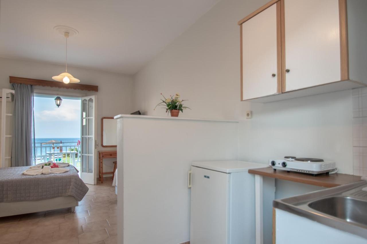 Baywatch Apartments On The Beach By "Elite" Amoudi Esterno foto