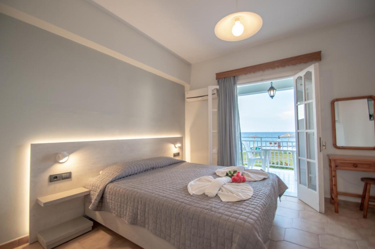 Baywatch Apartments On The Beach By "Elite" Amoudi Esterno foto