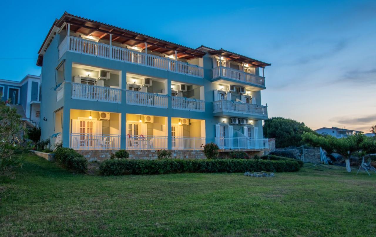 Baywatch Apartments On The Beach By "Elite" Amoudi Esterno foto