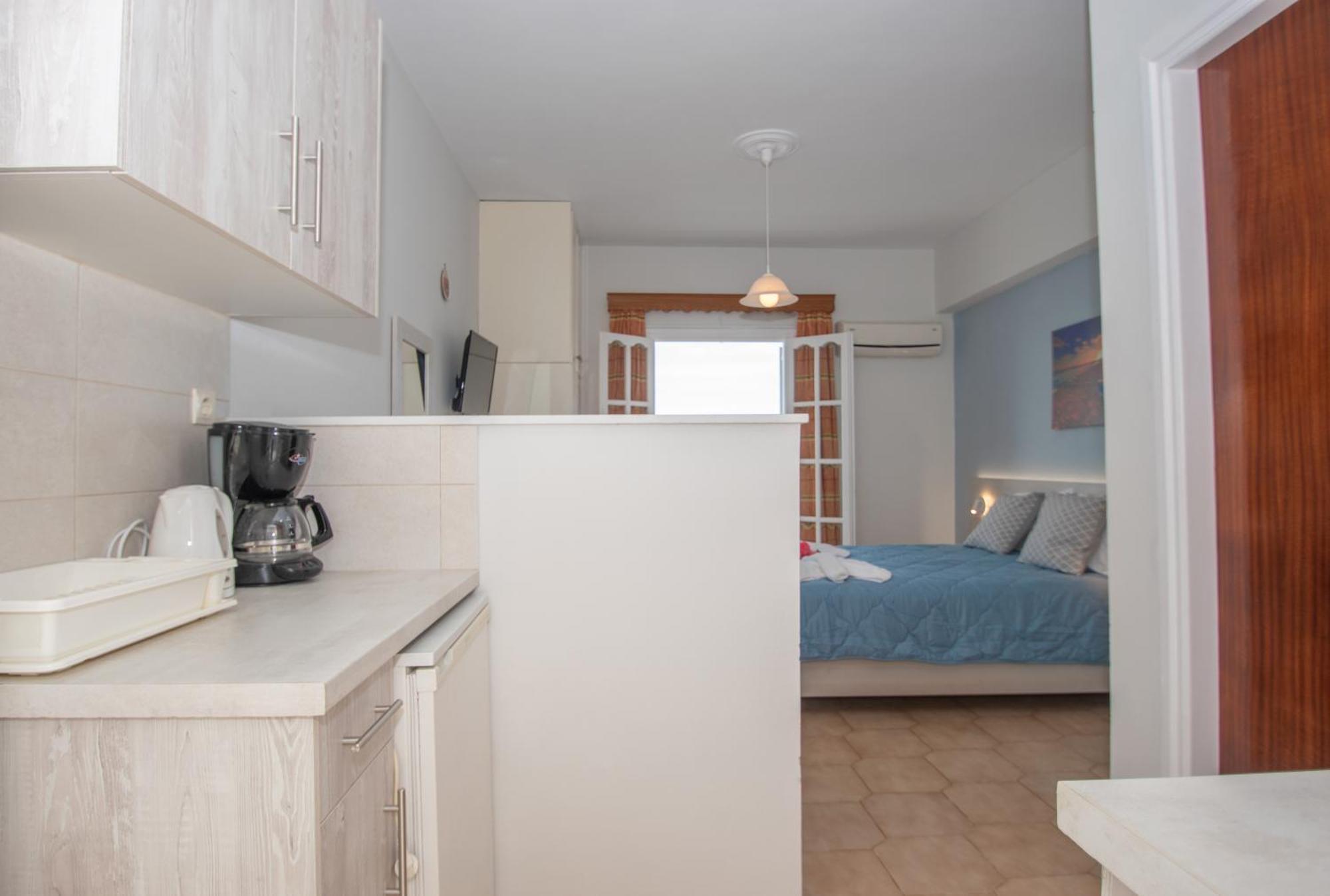 Baywatch Apartments On The Beach By "Elite" Amoudi Esterno foto