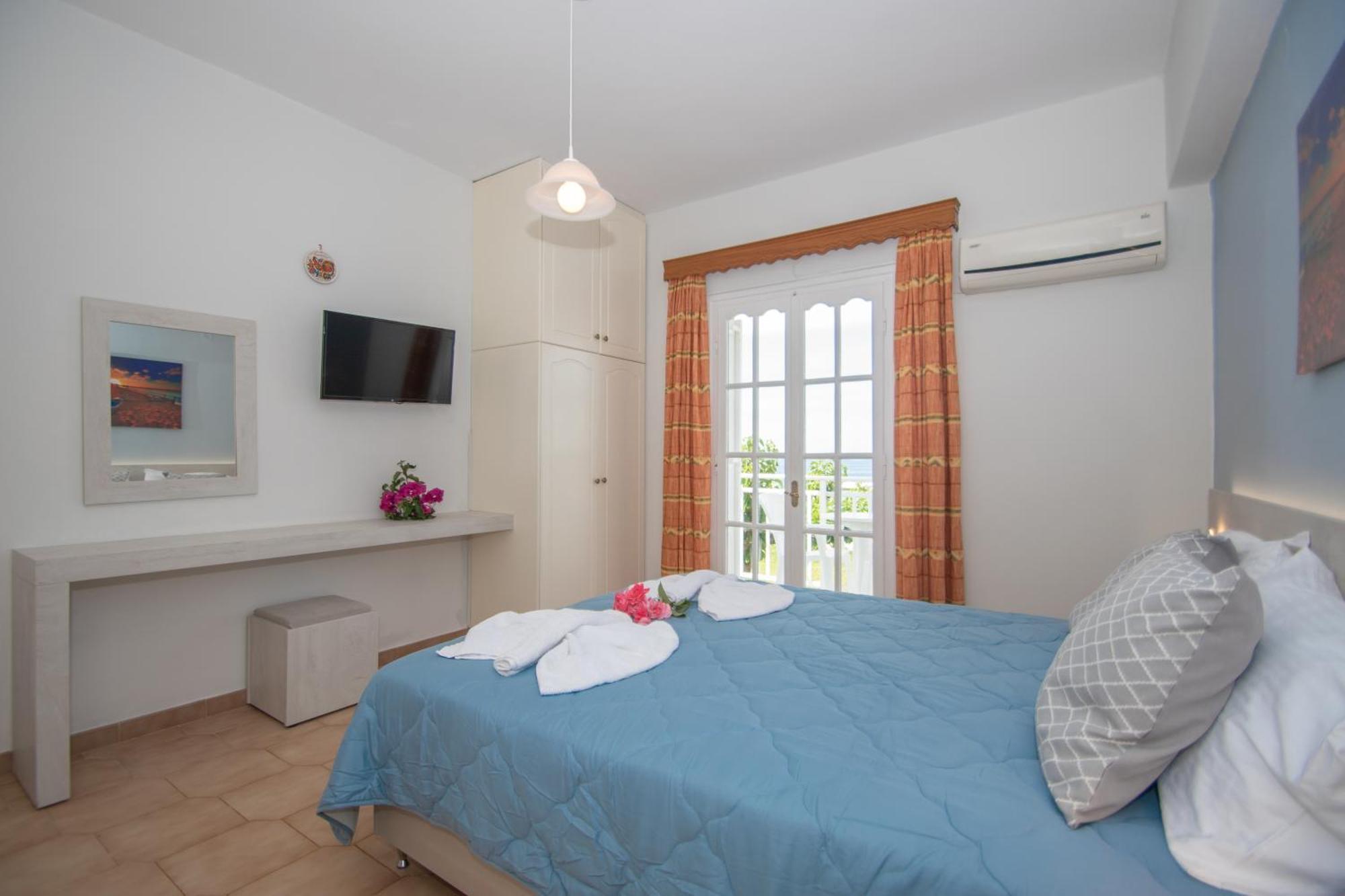 Baywatch Apartments On The Beach By "Elite" Amoudi Esterno foto