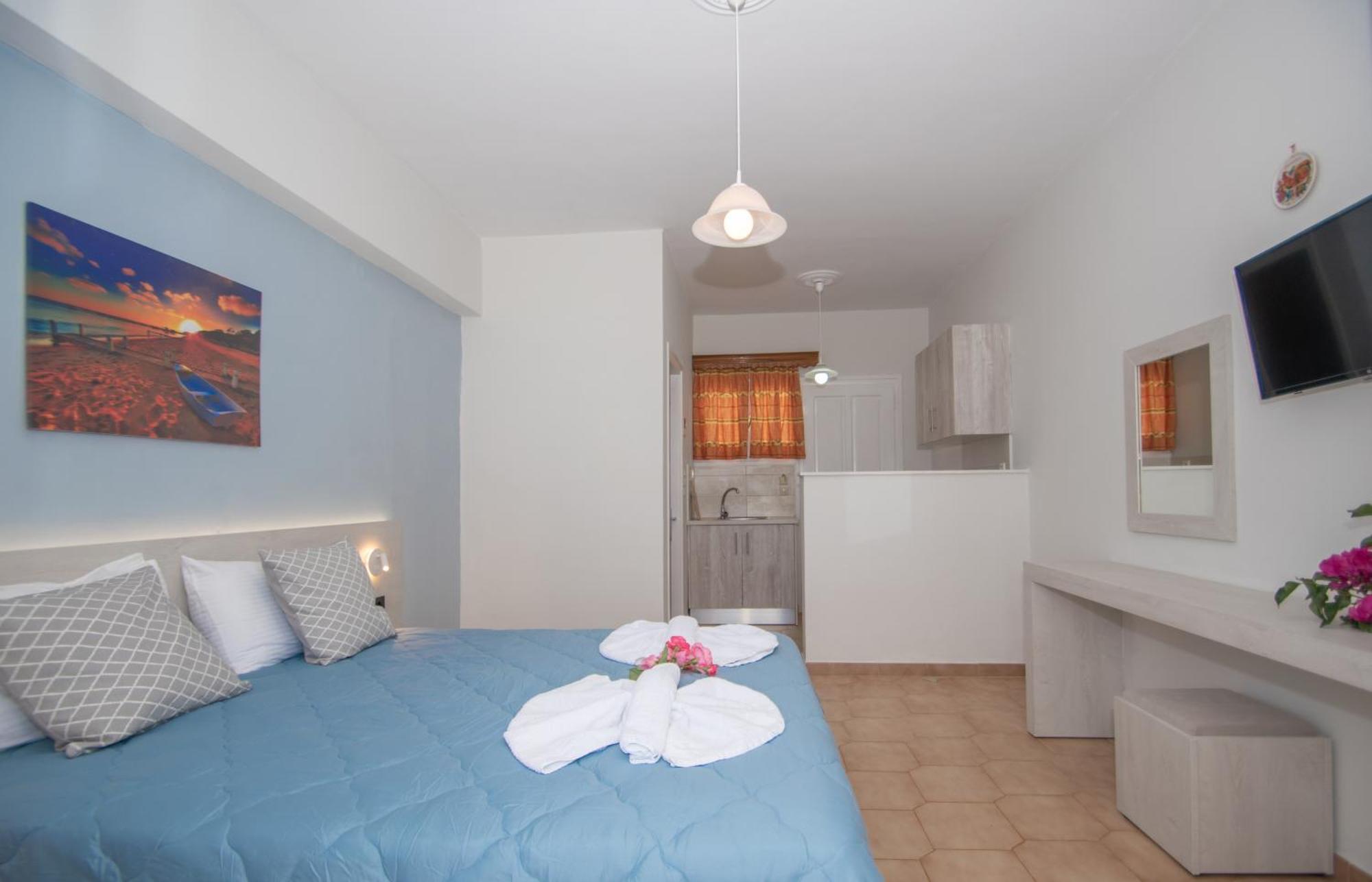 Baywatch Apartments On The Beach By "Elite" Amoudi Esterno foto