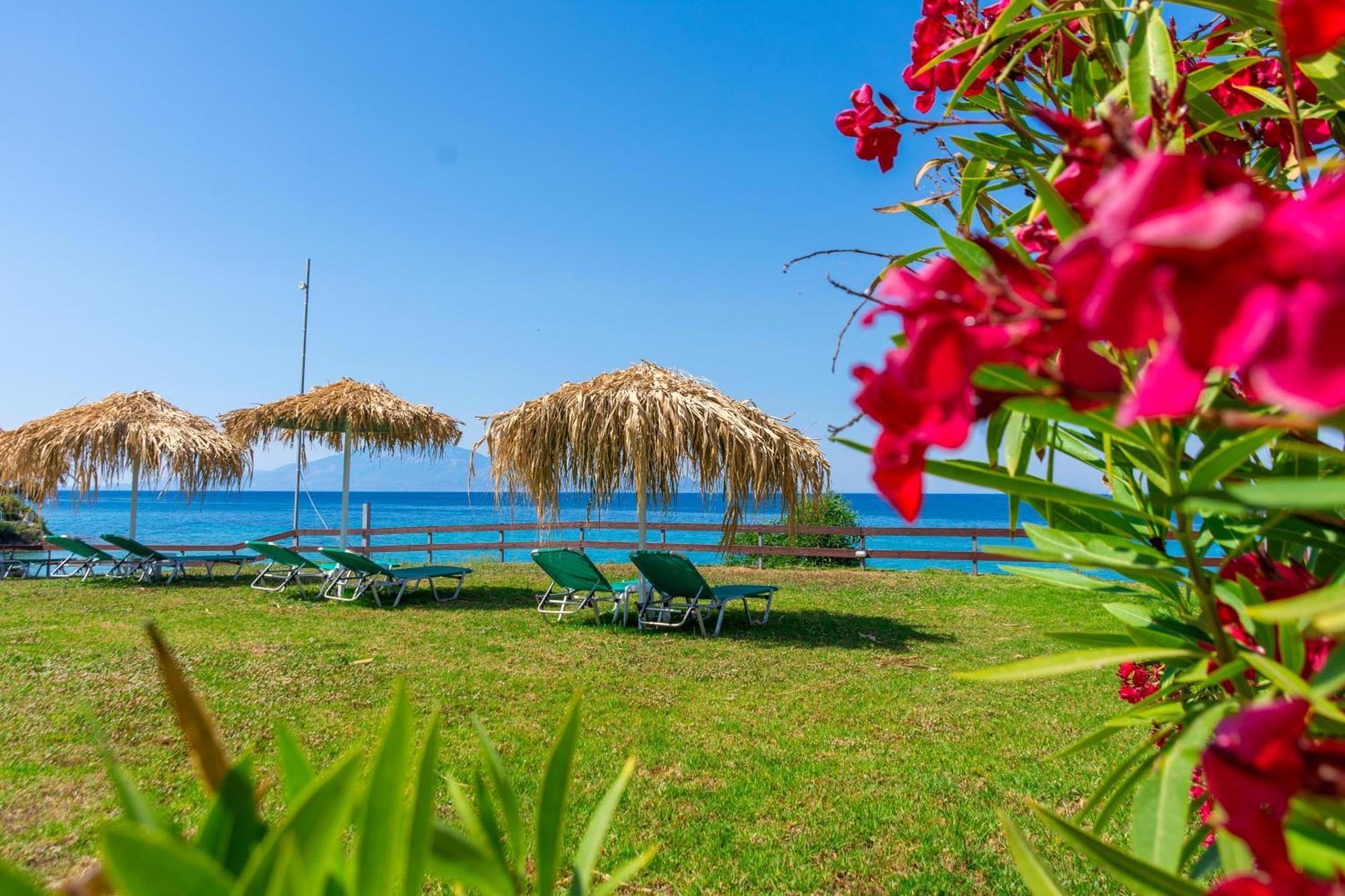 Baywatch Apartments On The Beach By "Elite" Amoudi Esterno foto