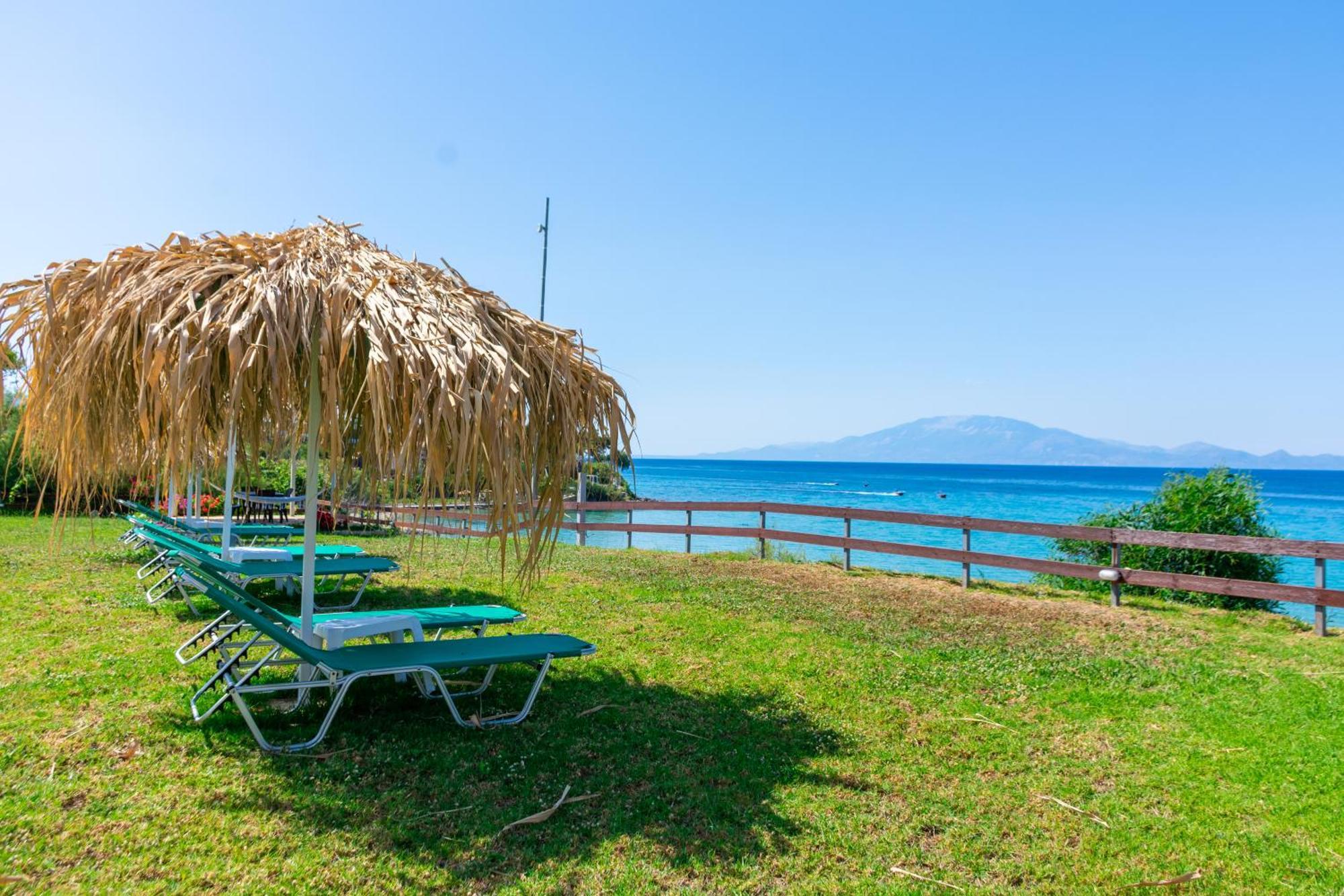 Baywatch Apartments On The Beach By "Elite" Amoudi Esterno foto