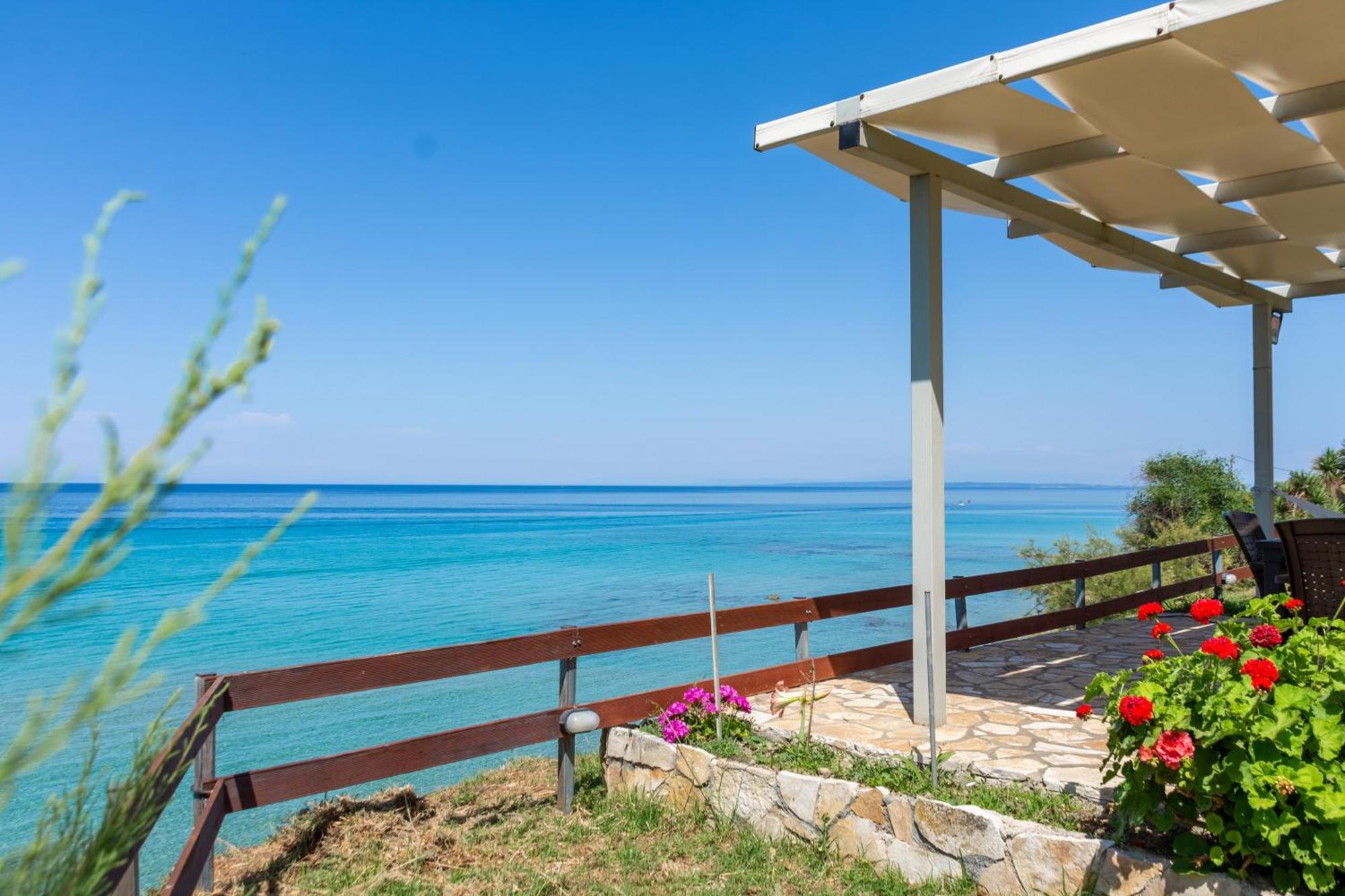 Baywatch Apartments On The Beach By "Elite" Amoudi Esterno foto